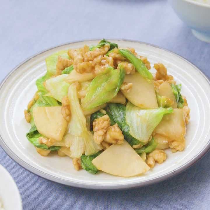 鶏ひき肉とレタスの柚子胡椒炒め