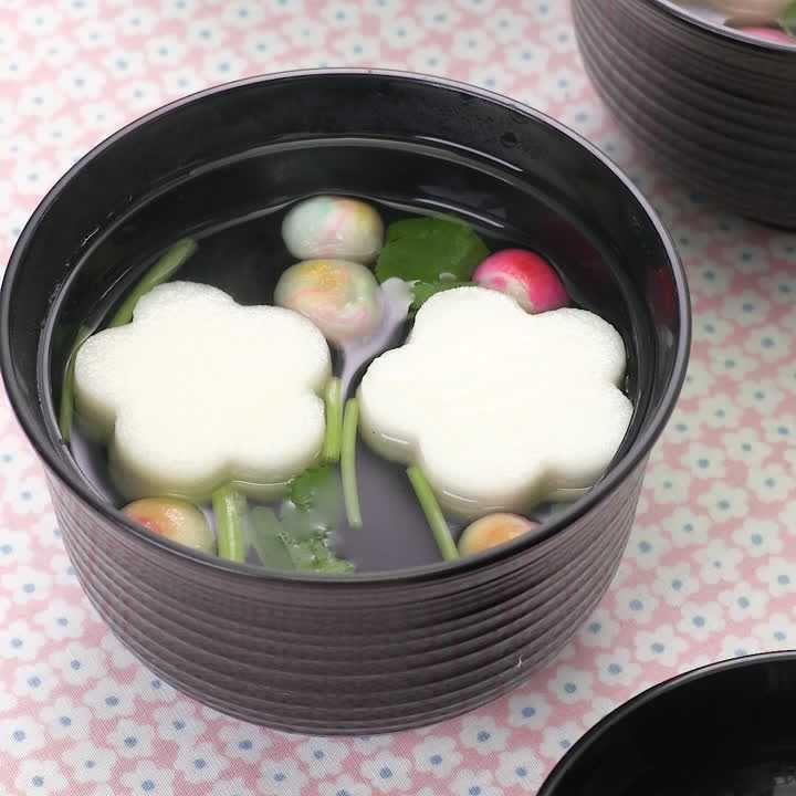 手まり麩とはんぺんのお吸い物