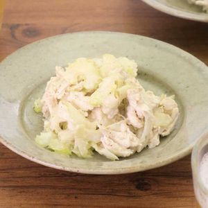 「セロリとささみのごまマヨ和え」のレシピ動画
