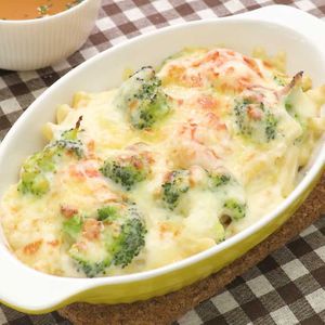 カニ缶とえびのマカロニグラタン