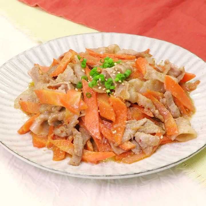 にんじんと豚肉のピリ辛ごまマヨ炒め