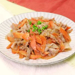 「にんじんと豚肉のピリ辛ごまマヨ炒め」のレシピ動画