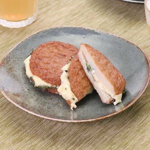「ひら天の梅しそチーズ焼き」のレシピ動画