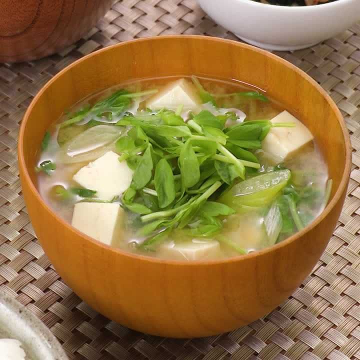 豆苗と豆腐の味噌汁