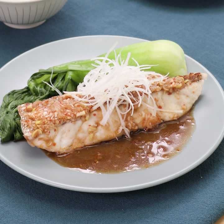 鯛の豆板醤だれ蒸し