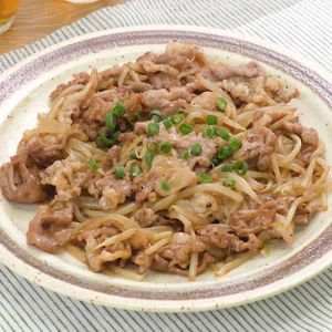 「豚こまともやしのオイスター炒め」のレシピ動画