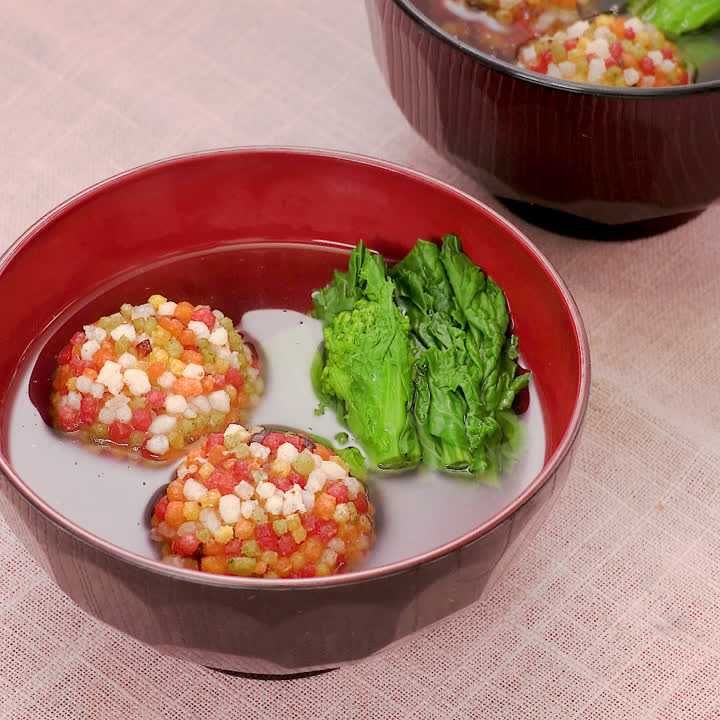 かわいさ満点♡ あられ衣の鶏だんご汁のレシピ動画・作り方 | デリッシュキッチン