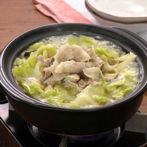 簡単なべつゆ とんこつ醤油鍋のレシピ動画 作り方 Delish Kitchen