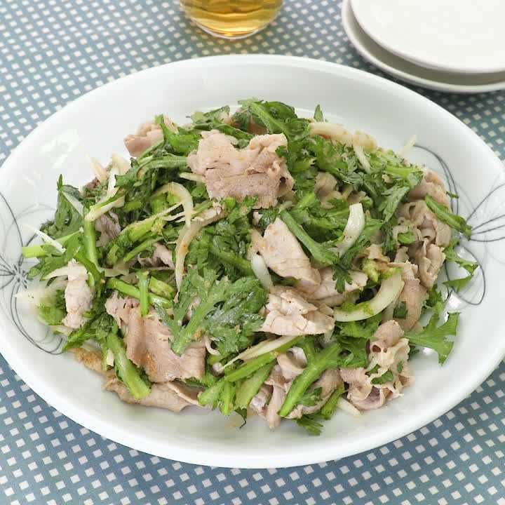 春菊と豚ロースのごまあえ