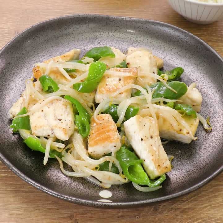 メカジキともやしの塩麹炒め