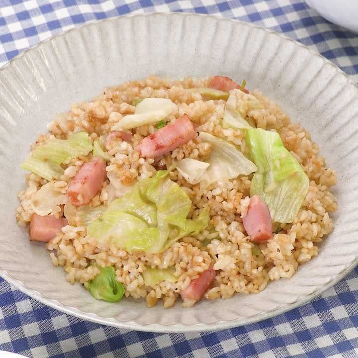ベーコンレタスの玄米チャーハン