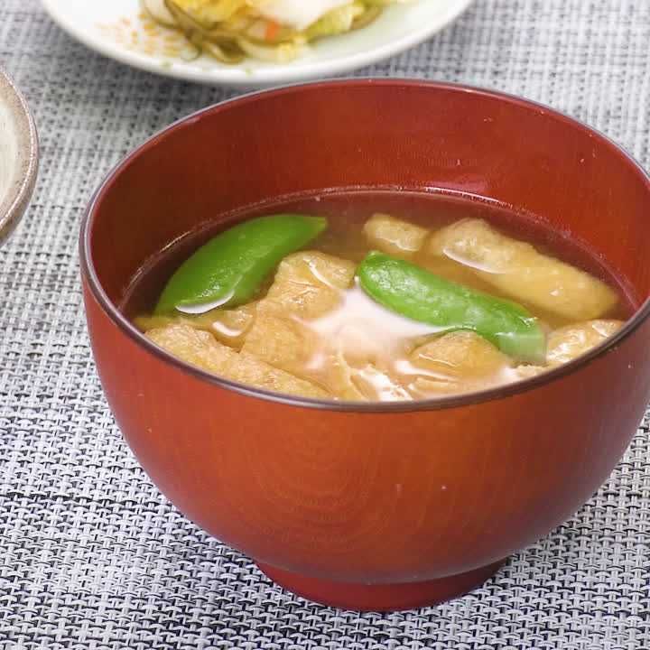 スナップエンドウと油揚げのおみそ汁