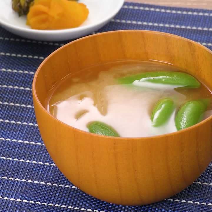 スナップエンドウと玉ねぎのみそ汁