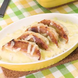 焼き餃子のホワイトチーズドリア