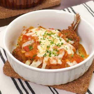 「アジフライの洋風トマトチーズ焼き」のレシピ動画