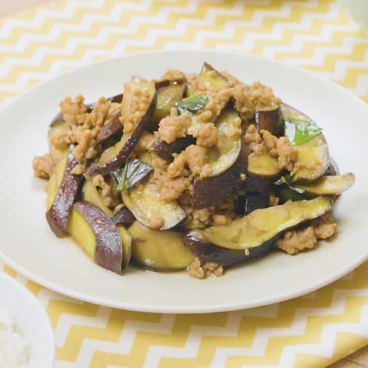 鶏ひき肉となすのバジル炒め