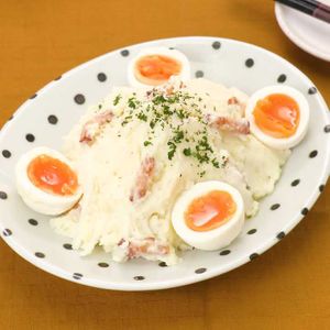 「半熟卵のポテトサラダ」のレシピ動画