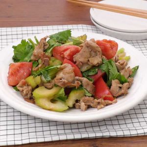 「豚肉とセロリの中華炒め」のレシピ動画