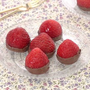 いちごの一口チョコチーズアイス