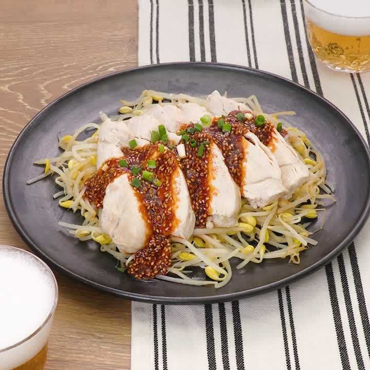 レンジで柔らかしっとり 鶏むねともやしのピリ辛だれがけのレシピ動画 作り方 Delish Kitchen