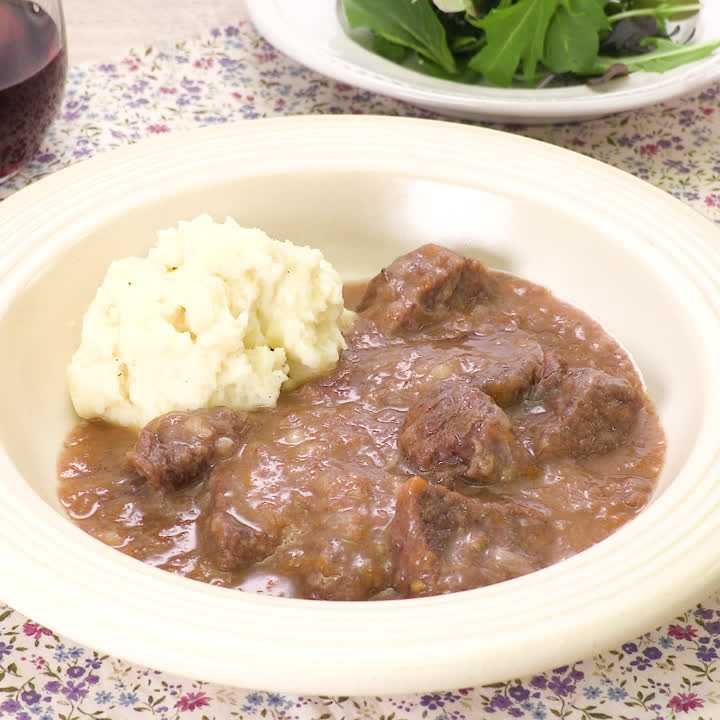 簡単にやわらかく 圧力鍋で牛肉の赤ワイン煮のレシピ動画 作り方 Delish Kitchen