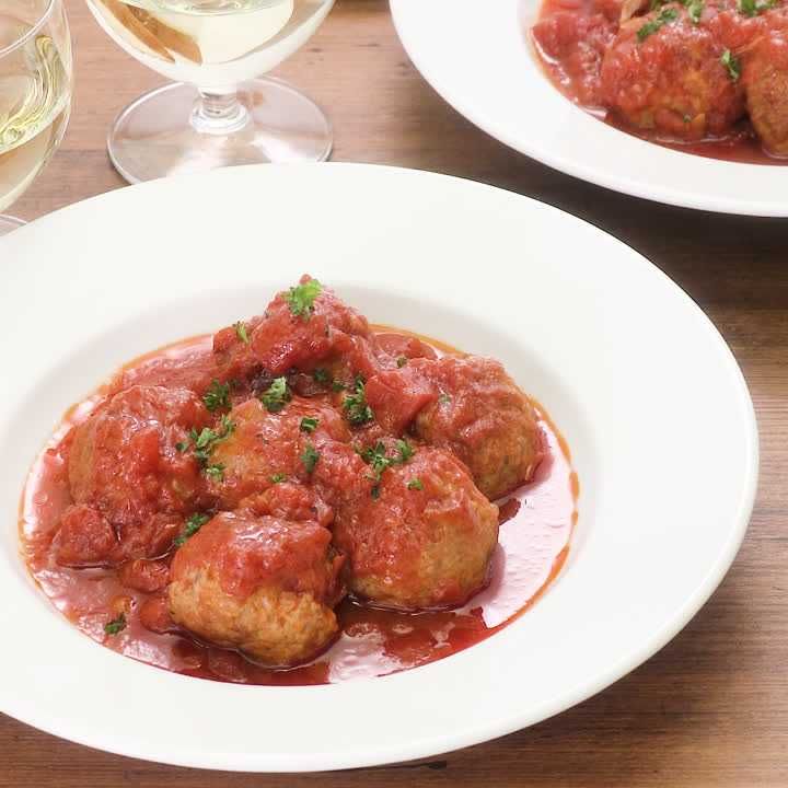 おもてなしにもおすすめ ミニトマトミートボールのトマト煮込みのレシピ動画 作り方 Delish Kitchen