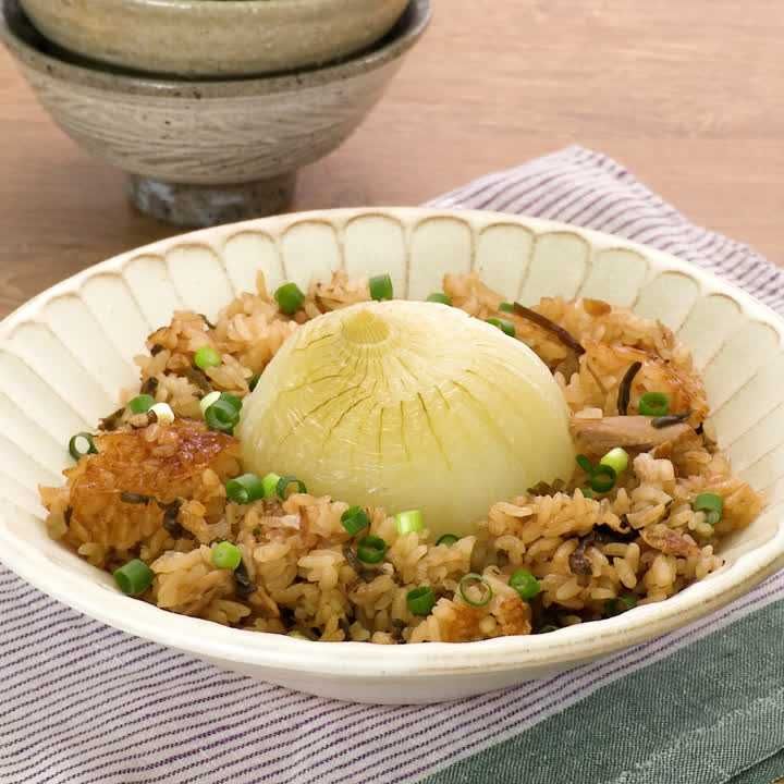 丸ごと味わう 新玉ねぎとツナの塩昆布炊き込みご飯のレシピ動画 作り方 Delish Kitchen