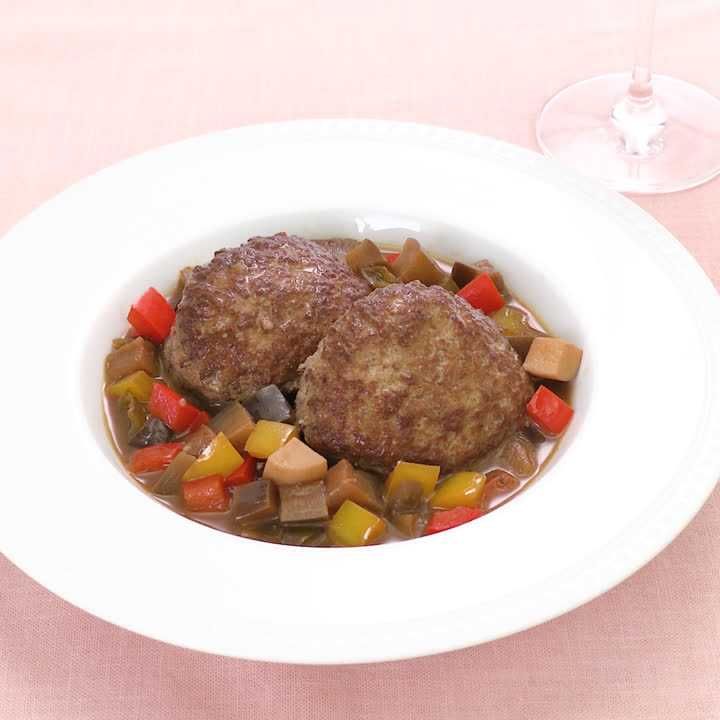 野菜たっぷり煮込みハンバーグ