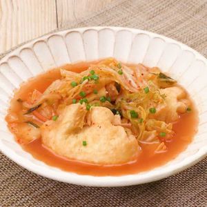 「もちもち餅巾着キムチスープ」のレシピ動画