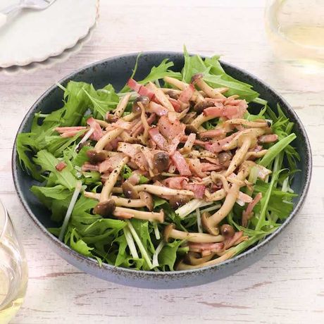 おつまみにも 水菜とベーコンのサラダのレシピ動画 作り方 Delish Kitchen