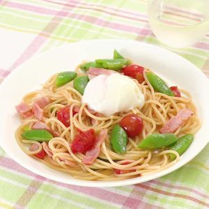「スナップエンドウのトマト温玉パスタ」のレシピ動画