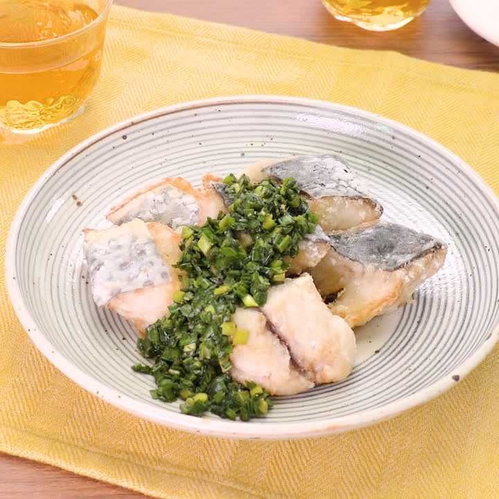サワラの唐揚げのニラソースがけ