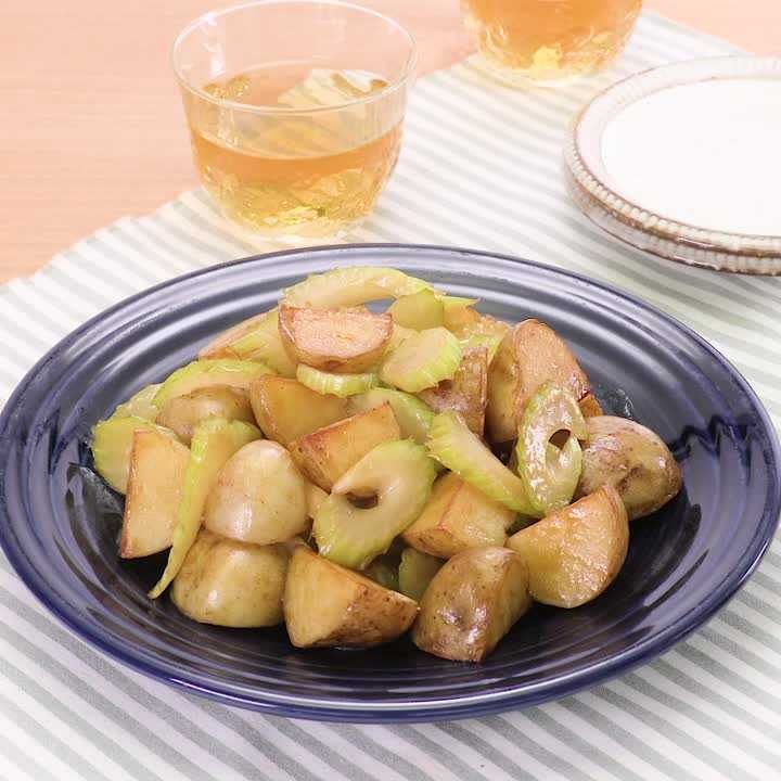 新じゃがいもとセロリのオイスター炒め