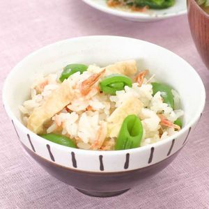 「スナップエンドウと桜えびの炊き込みご飯」のレシピ動画