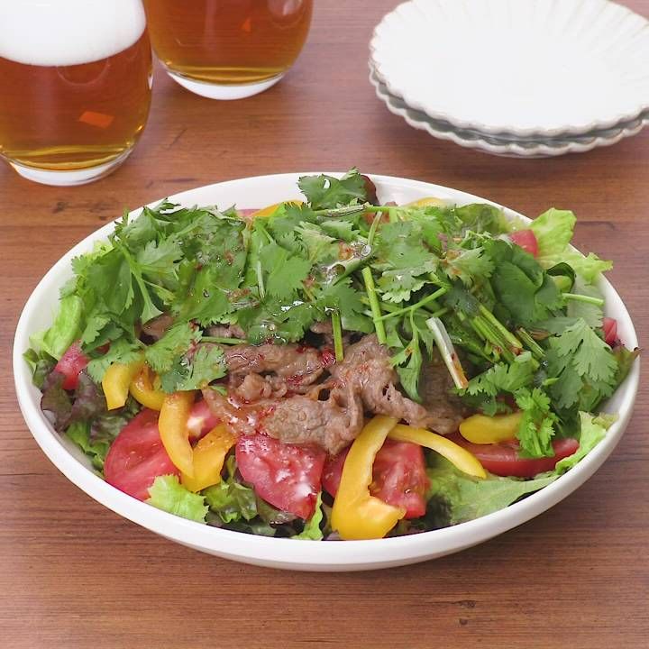牛肉とトマトのアジア風焼肉サラダ