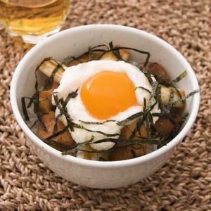 「焼き鳥の月見とろろ丼」のレシピ動画