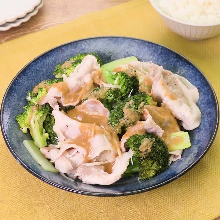 ブロッコリーと豚肉のフライパン蒸し