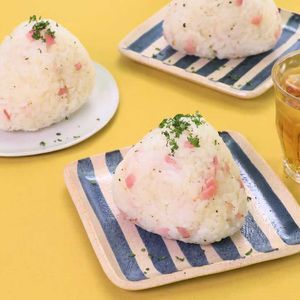 「まるごと卵のカルボナーラ風おにぎり」のレシピ動画
