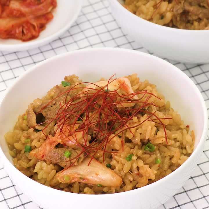3合炊き炊飯器で 牛肉とキムチのすき焼き風炊き込みご飯のレシピ動画 作り方 Delish Kitchen