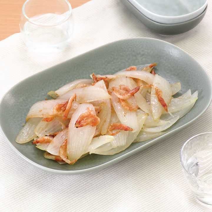 新玉ねぎと桜えびのオイル蒸し