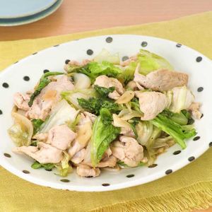 「豚肉とサニーレタスのにんにく醤油炒め」のレシピ動画