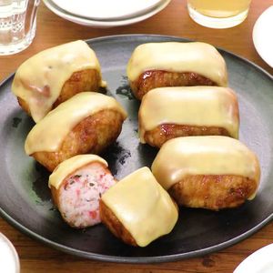 「肉巻き梅にぎり」のレシピ動画