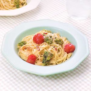 「ふきのとうのアンチョビオイルパスタ」のレシピ動画