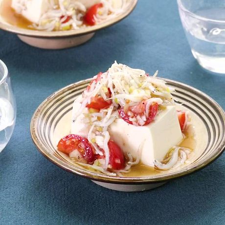 おつまみにぴったり トマトとしらすのネギ塩やっこのレシピ動画 作り方 Delish Kitchen