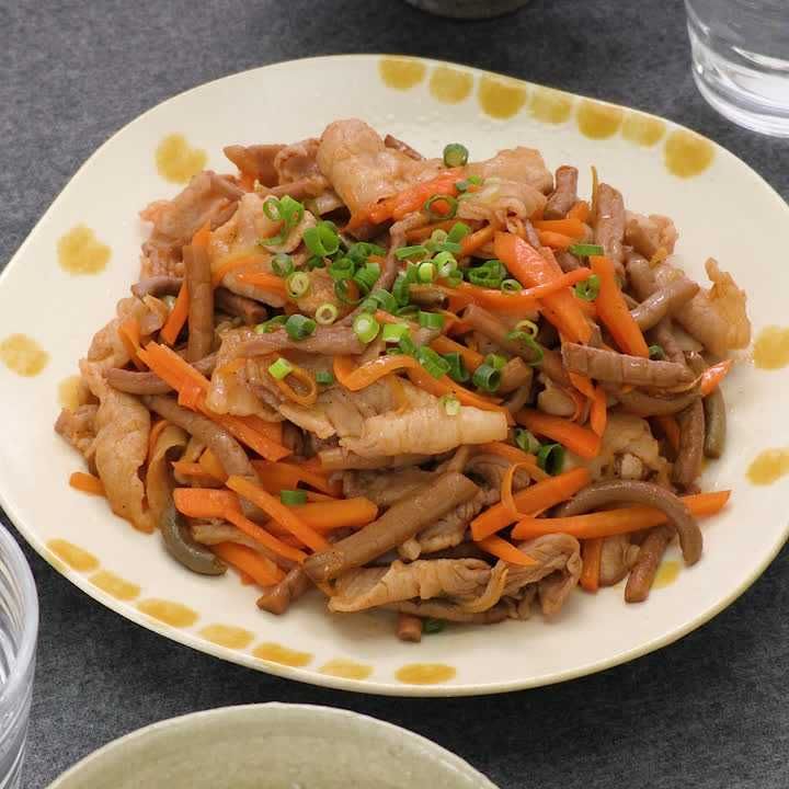 豚バラとぜんまいのコチュジャン炒め