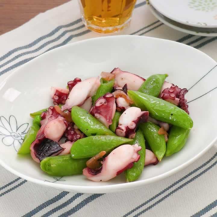 たことスナップエンドウのにんにく炒め