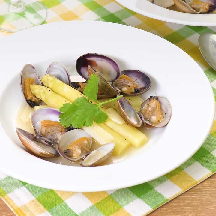 ホワイトアスパラとあさりのバター蒸し