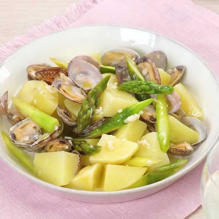 じゃがいもとあさりのオイル蒸し