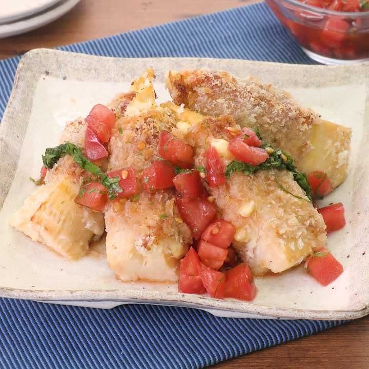 トマトだれをかけて 筍の肉巻チーズパン粉焼きのレシピ動画 作り方 Delish Kitchen