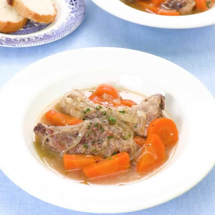 スペアリブとにんじんのビール煮